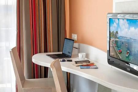 Best Western Astoria - 100