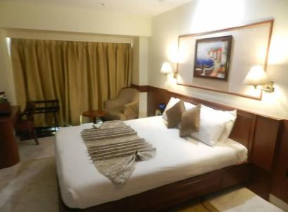 The Emerald & Executive - 13