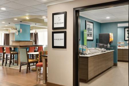 Hampton Inn Atlanta-Buckhead - 17