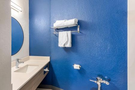 Super 8 by Wyndham Chicago IL - 32