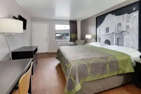 Super 8 by Wyndham Pearl District Downtown - 8