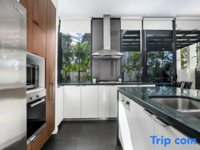 Ultra Broadbeach - 227