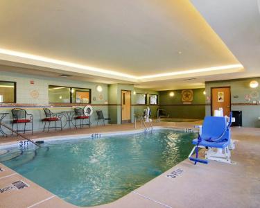Comfort Suites West - 18