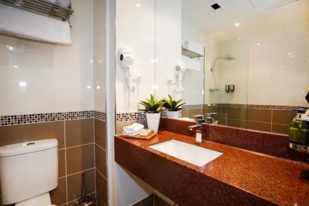 Madison Plaza - 33