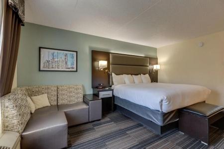 Club Nashville Inn & Suites - 4