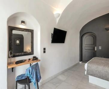 Pearl of Caldera Oia - Boutique by Pearl Collection - 85