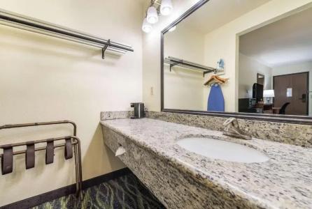 Quality Inn - 20