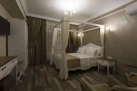Zeynep Hatun - 30
