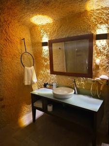 Acropolis Cave Suite - 34