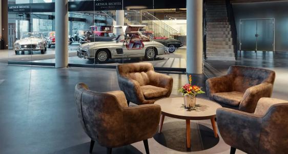 v8 Classic Motorworld Region Stuttgart - 1