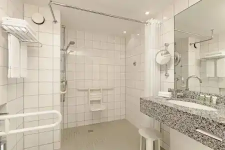 Courtyard by Marriott Duesseldorf Hafen - 7