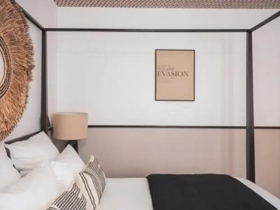 Maisons du Monde Hôtel & Suites - La Rochelle Vieux Port - 51