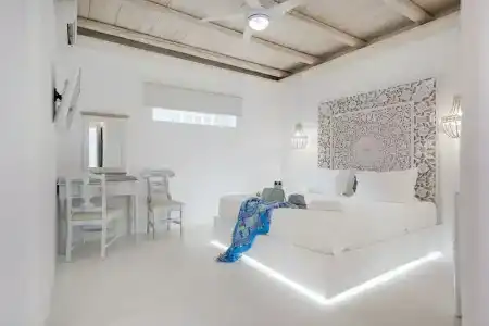 Zefi & Suites - 140