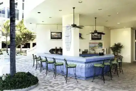 DoubleTree by Hilton Ocean Point - North Miami Beach - 29