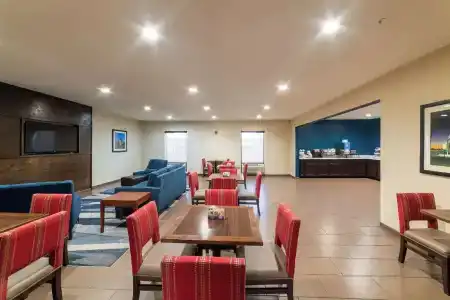 Comfort Inn & Suites Airport - 1