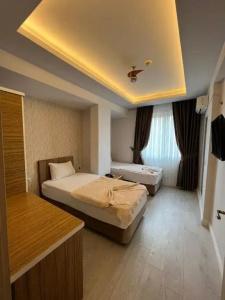 Grand Black - 21