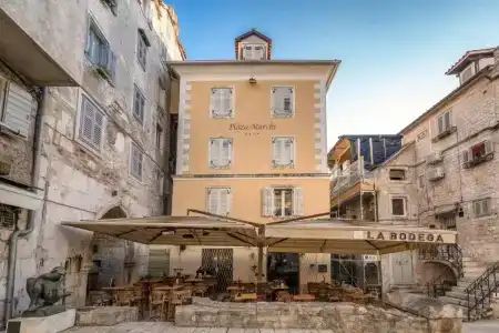 Plaza Marchi Old Town - Mag Quaint & Elegant Boutiques - 0