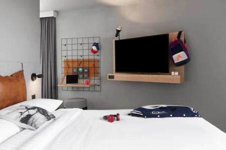 Moxy Cologne Bonn Airport - 7