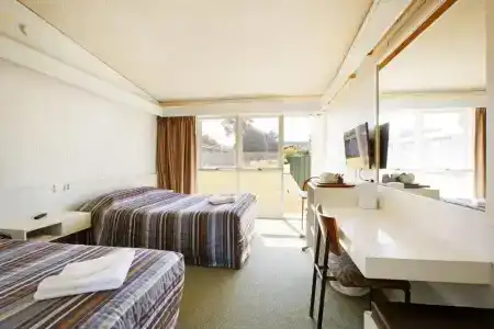Sunnybank - 34