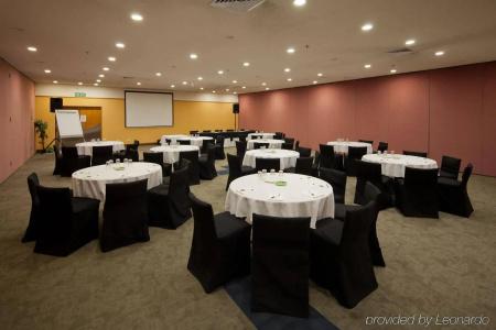 Distinction & Conference Centre - 24