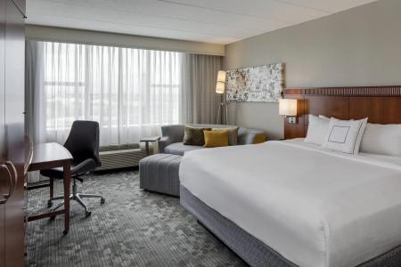 Courtyard by Marriott Boston Logan Airport - 4