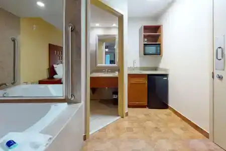 Rodeway Inn & Suites Fort Lauderdale Airport & Cruise Port - 63