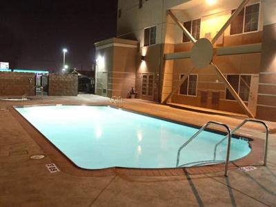 Holiday Inn Express & Suites Central - 12
