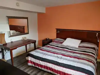 Skylark Motel - 14