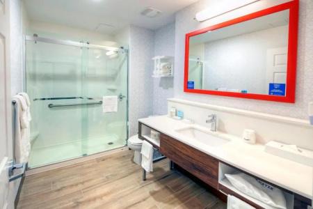 Hampton by Hilton - 37