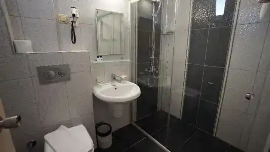 Kleopatra Balik - 40