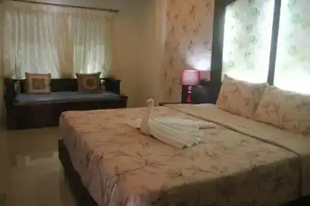 Huen Chan Thip - 21