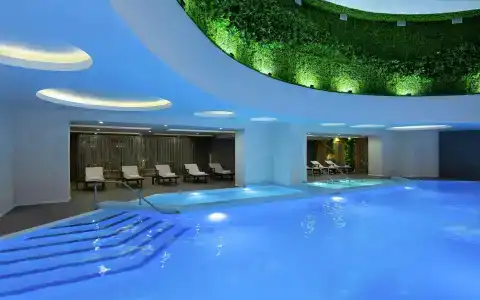 DoubleTree by Hilton Almaty - 3