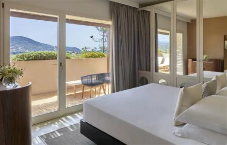 Baia Di Chia Resort Sardinia, Curio Collection By Hilton - 4
