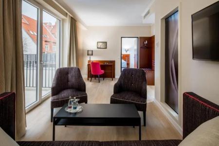 Best Western Plus Excelsior - 72