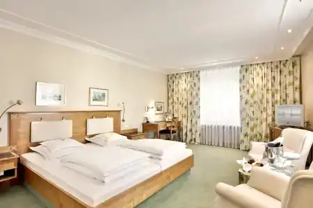 Bayerischer Hof - 26