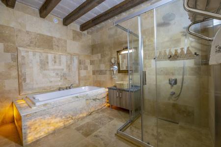 Underground Cave Suites - 102
