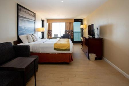 Super 8 by Wyndham Virginia Beach Oceanfront - 11