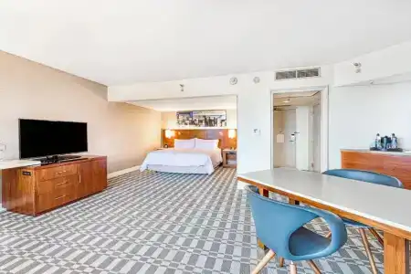 Renaissance Long Beach - 89