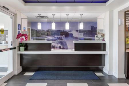 SureStay Plus by Best Western East - 1