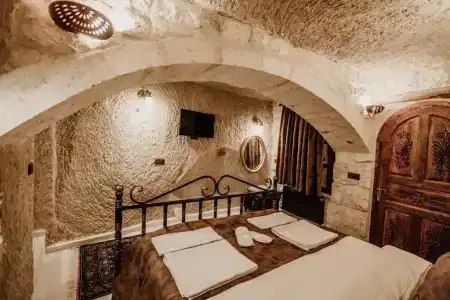Romantic Cave - 38