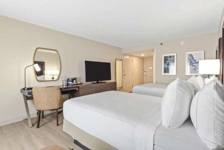 DoubleTree by Hilton - 51