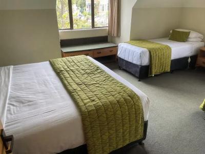 Allan Court - 41