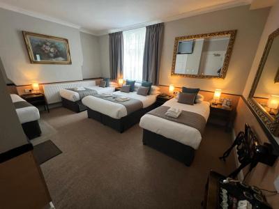 Tudor Court - 10