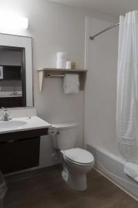 WoodSpring Suites - 17