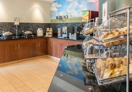 Fairfield Inn & Suites - 10