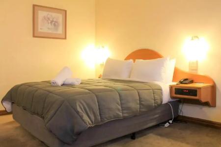 St Georges Motor Inn - 81