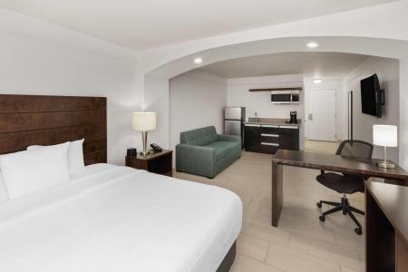 La Quinta by Wyndham Airport - 28