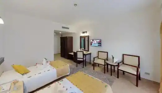 Falcon Naama Star - 44