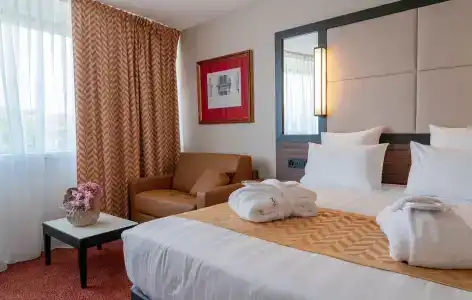 Nash Suites Airport - 2