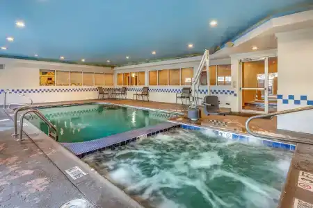 Comfort Inn & Suites North Dallas-Addison - 14